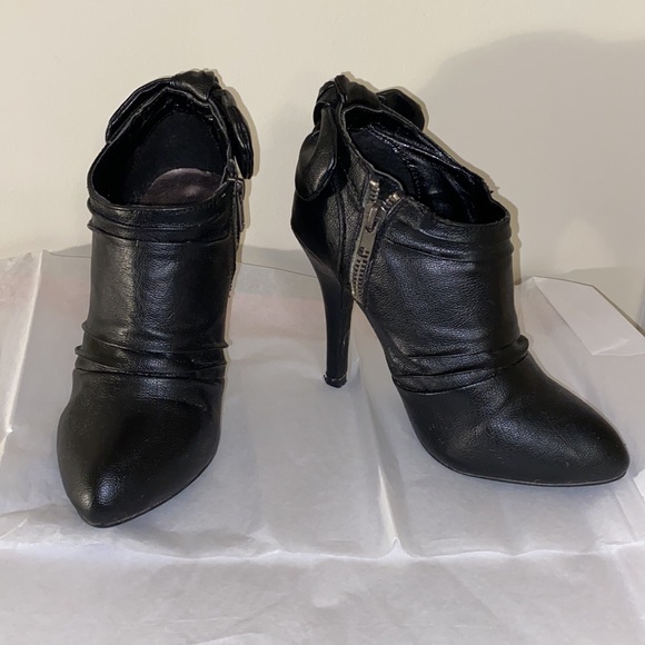 Elegant black ankle boot - Picture 2 of 6